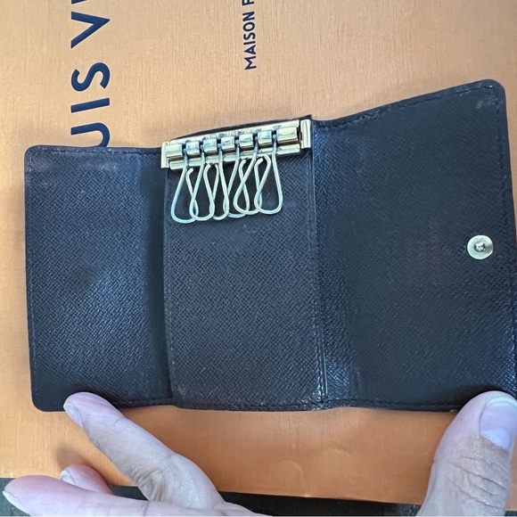 Louis Vuitton 6-Key Holder - Picture 5 of 11